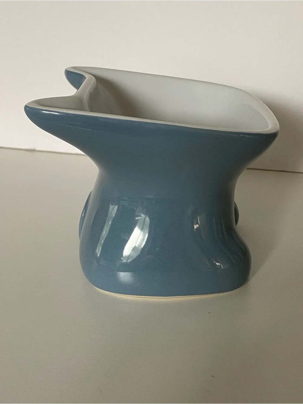 Whisker City Elevated Cat Bowl Ceramic Blue Gray EUC Kitty Face Shape 4” Tall.